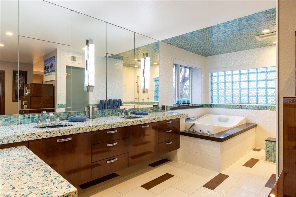 MLS #OC25260059 image #16