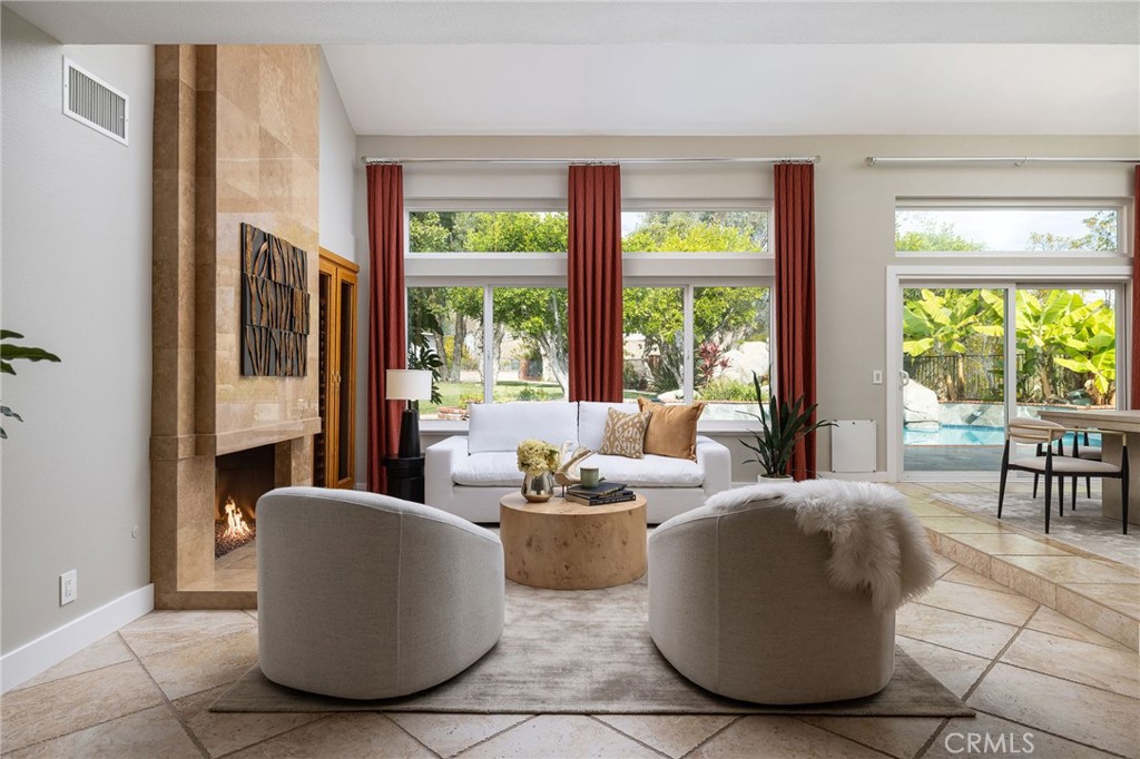 MLS #OC25260059 image #2