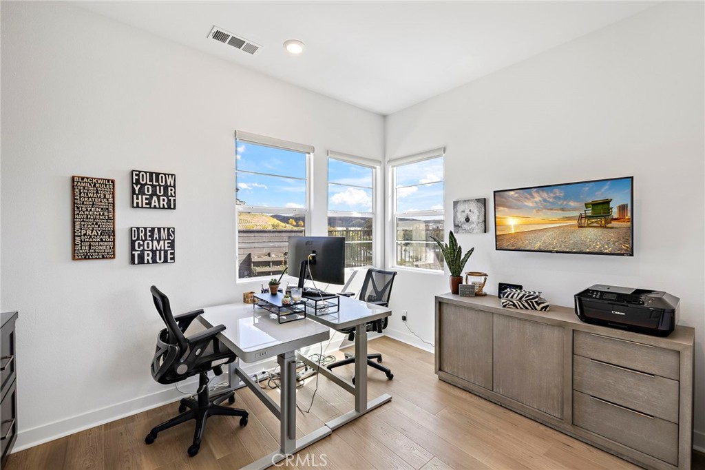 MLS #OC25260069 image #6