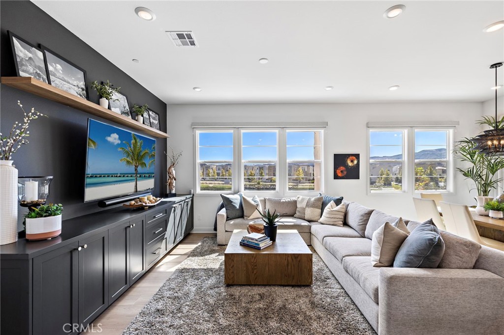 MLS #OC25260069 image #8