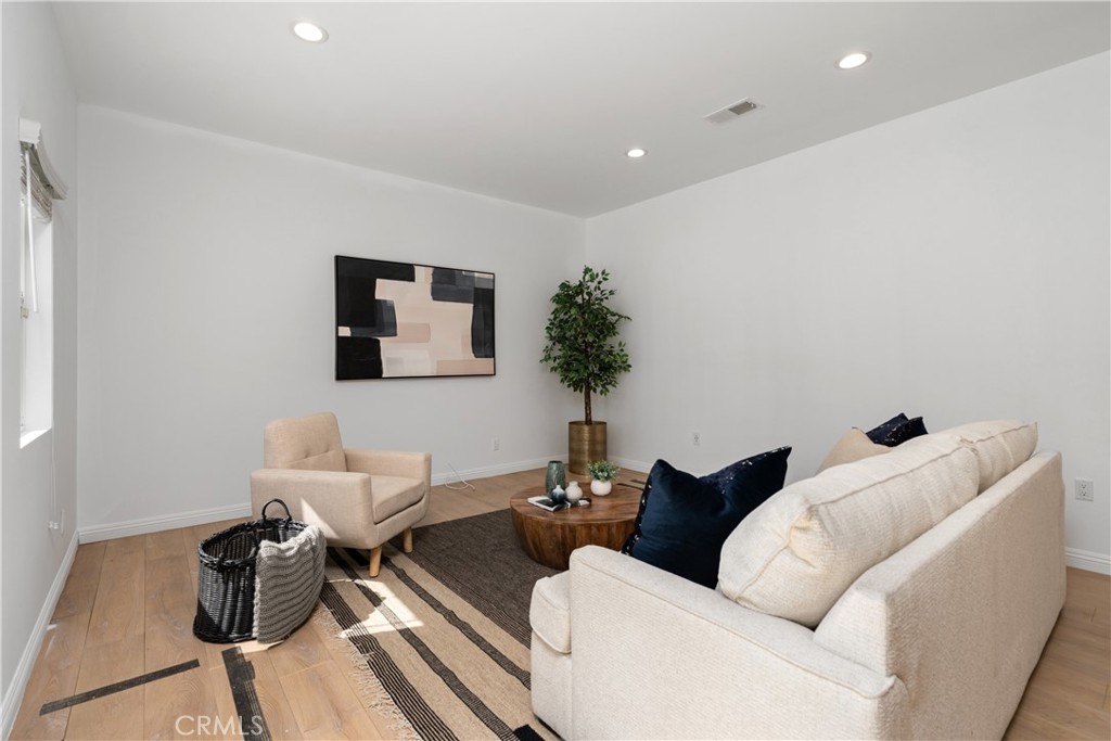 MLS #OC25260107 image #10