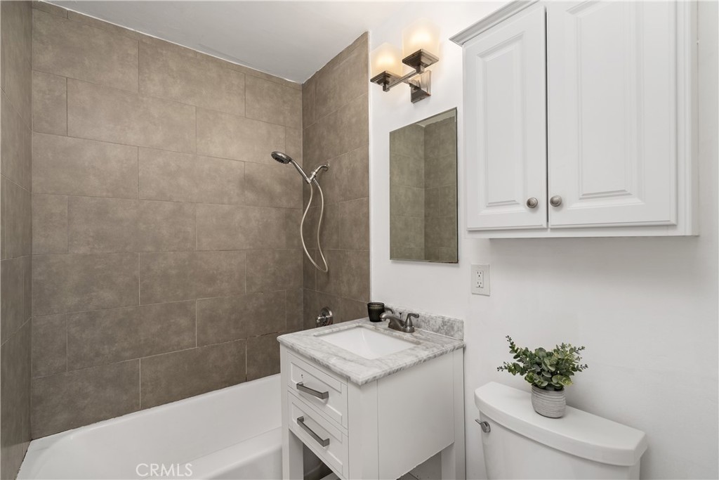 MLS #OC25260107 image #15