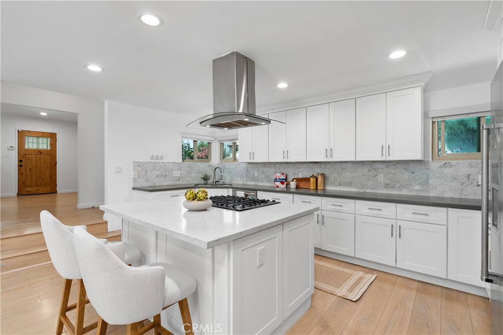 MLS #OC25260107 image #2