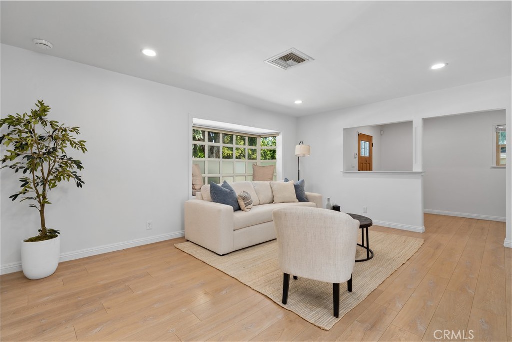 MLS #OC25260107 image #4