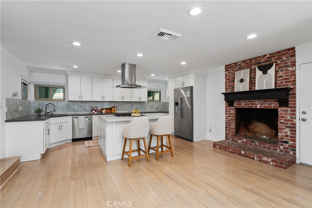 MLS #OC25260107 image #6