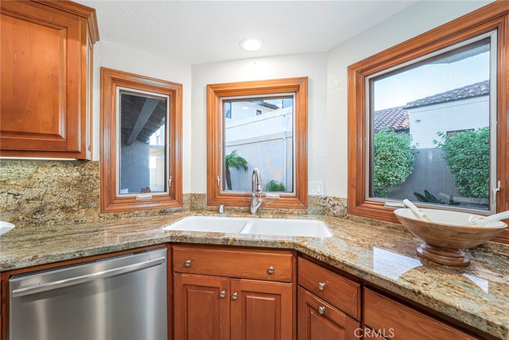 MLS #OC25260159 image #22