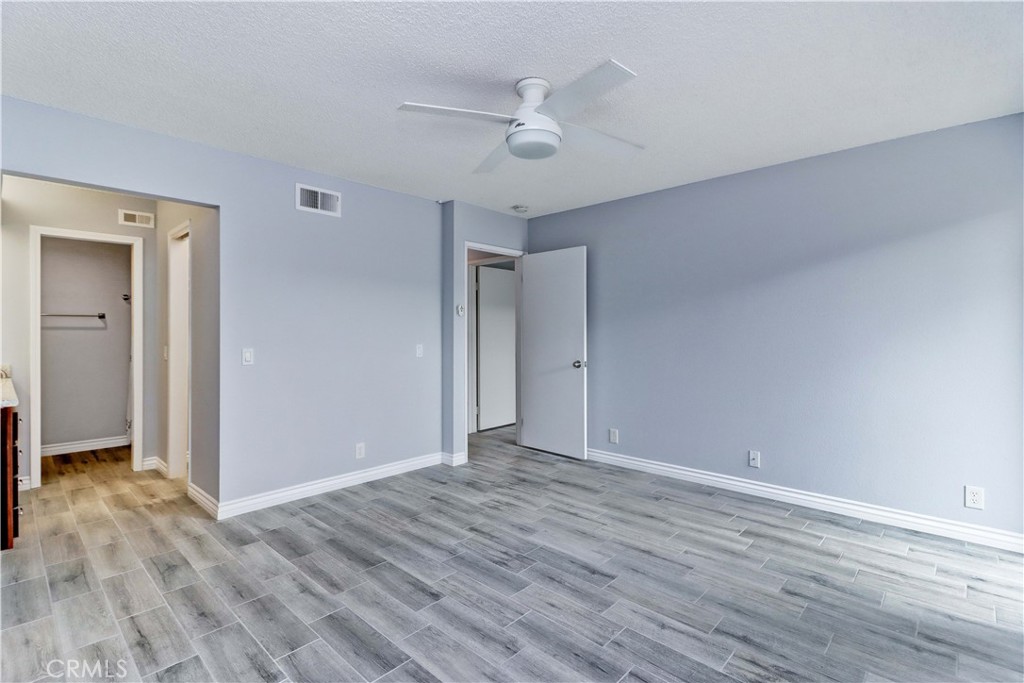 MLS #OC25260192 image #26