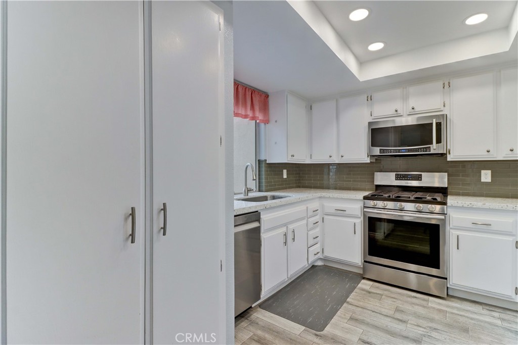 MLS #OC25260192 image #4