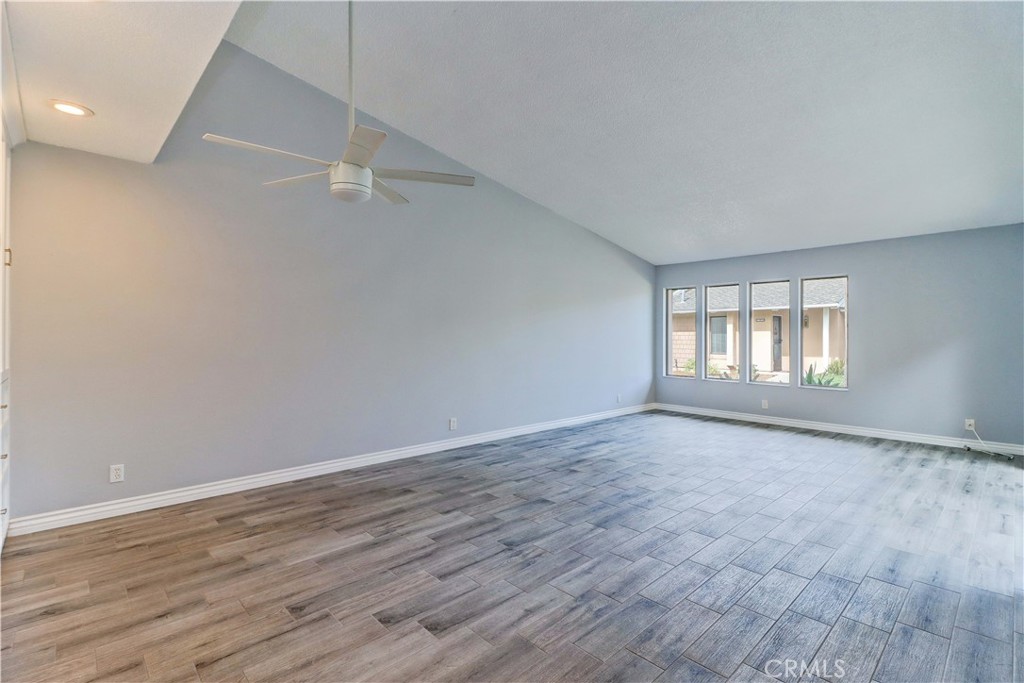 MLS #OC25260192 image #6