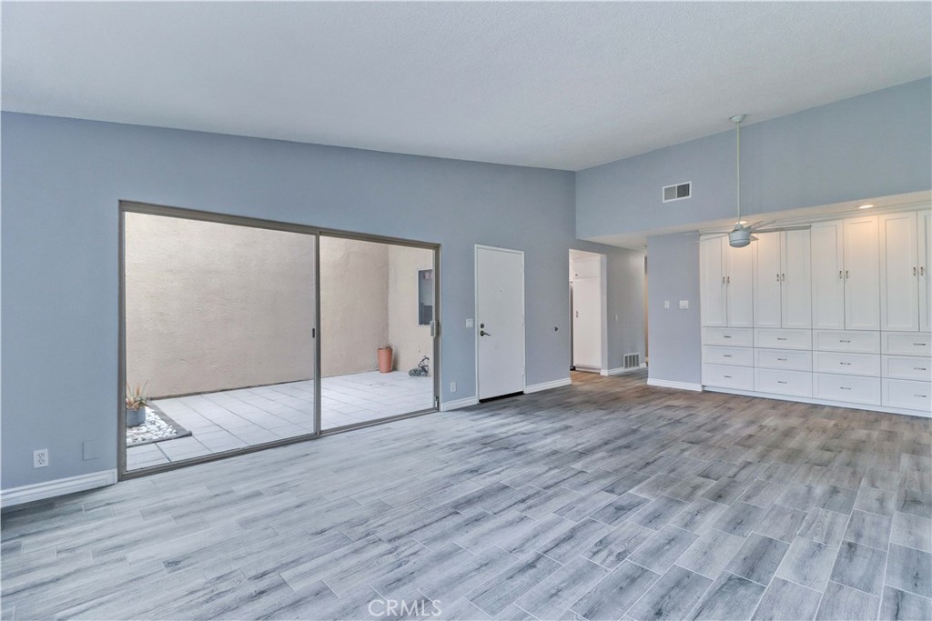 MLS #OC25260192 image #8