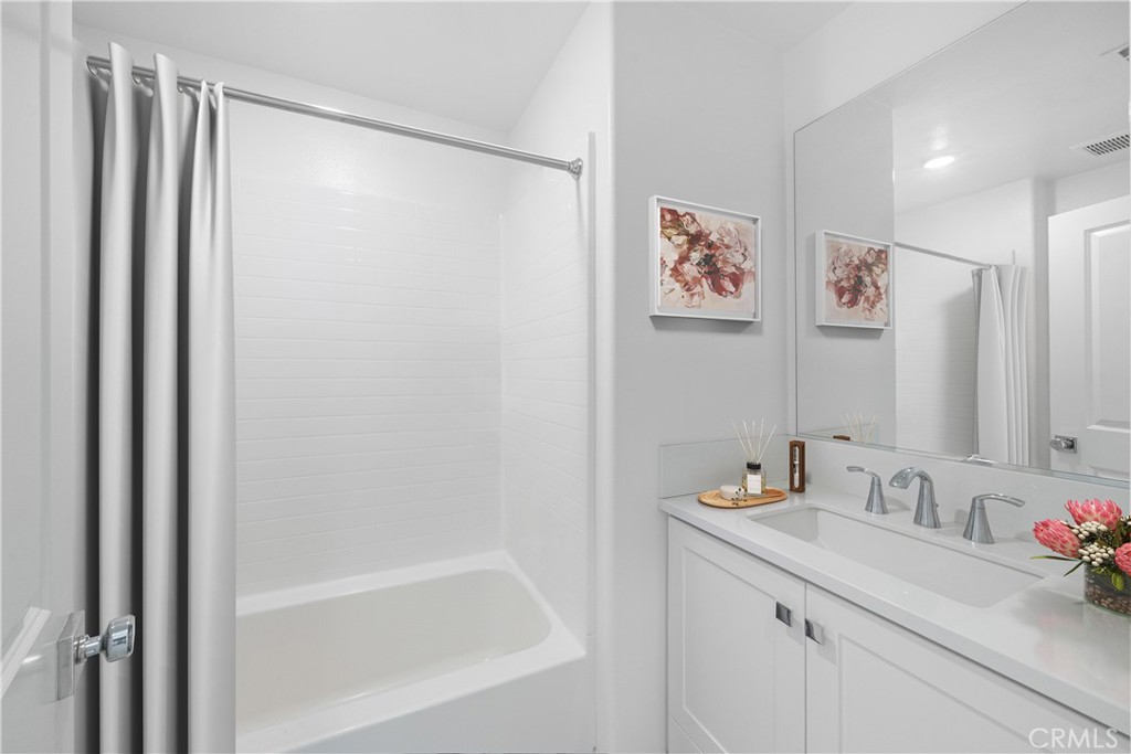 MLS #OC25260225 image #11