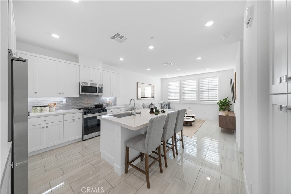 MLS #OC25260225 image #5