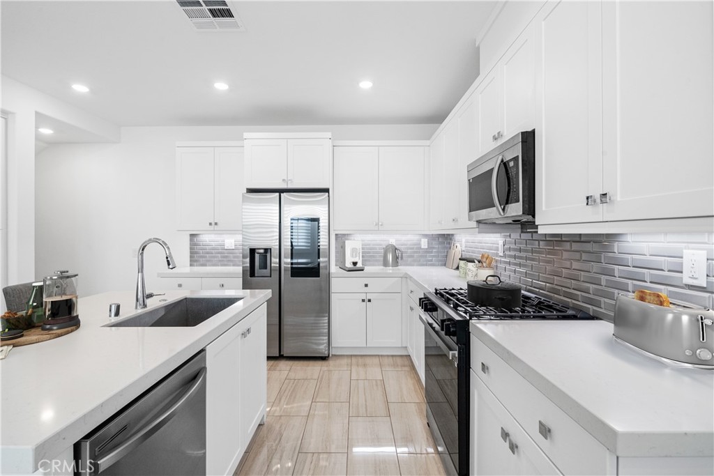 MLS #OC25260225 image #8