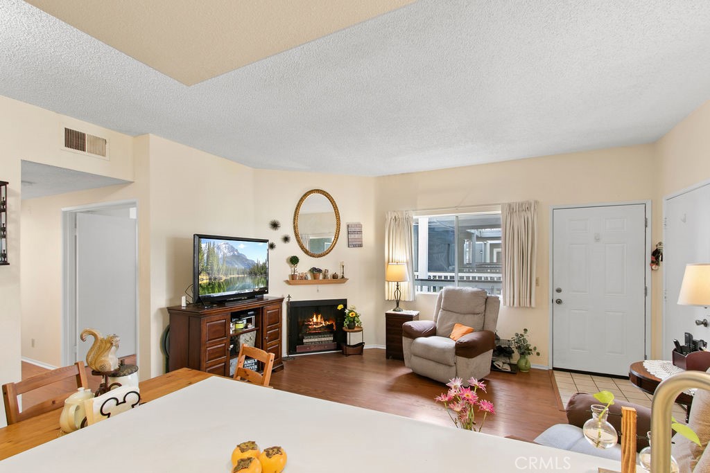 MLS #OC25260227 image #5