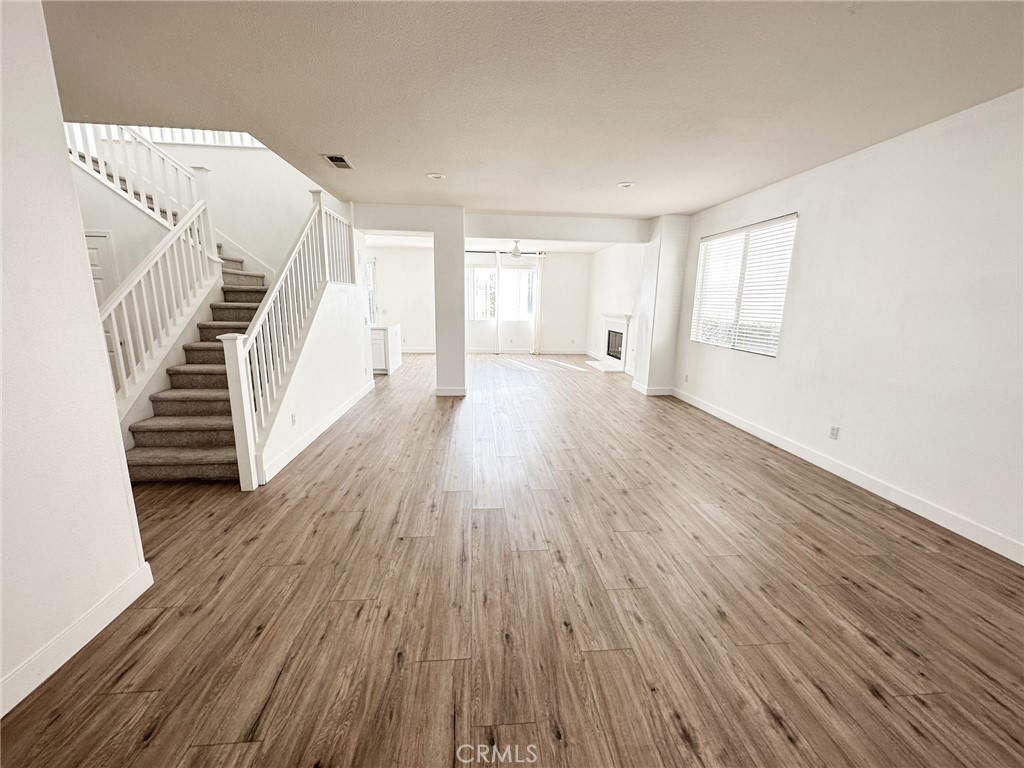 MLS #OC25260252 image #2