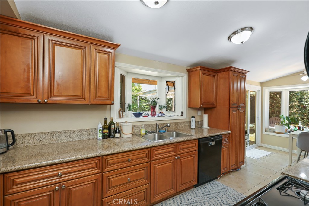 MLS #OC25260257 image #9