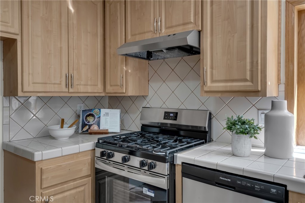 MLS #OC25232119 image #23