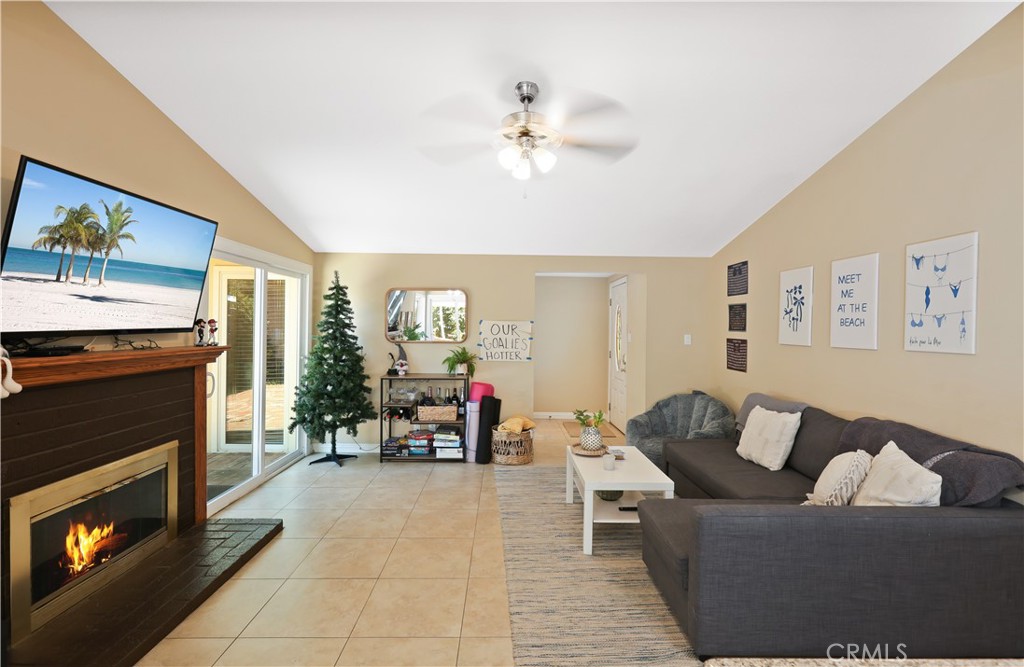 MLS #OC25260276 image #1