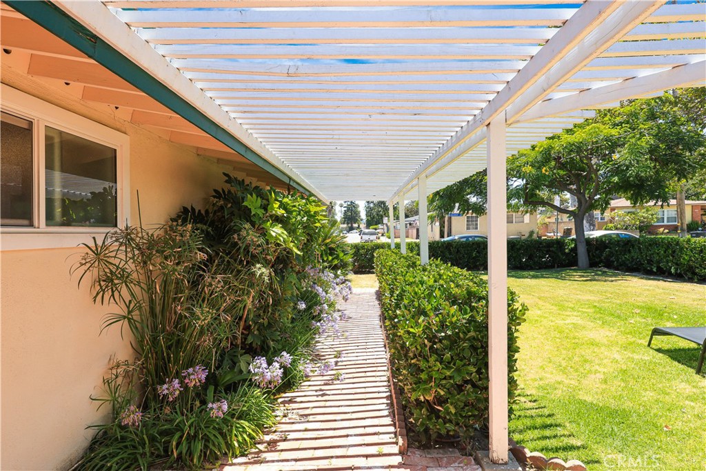 MLS #OC25260276 image #25