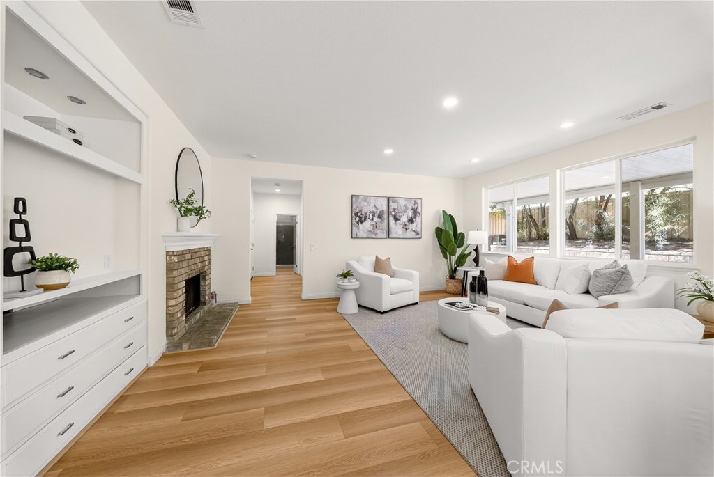 MLS #OC25260296 image #5