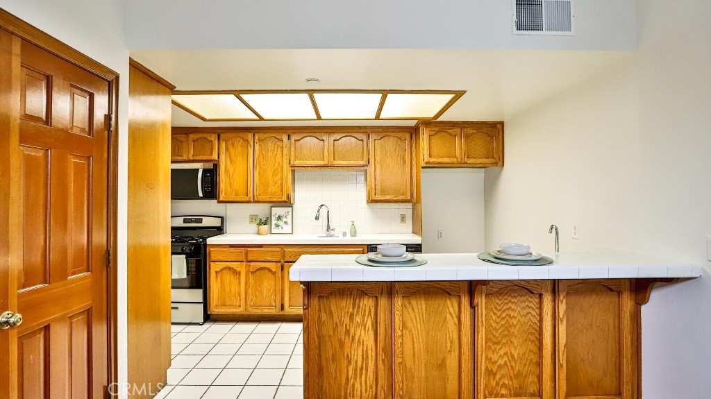 MLS #OC25260313 image #3