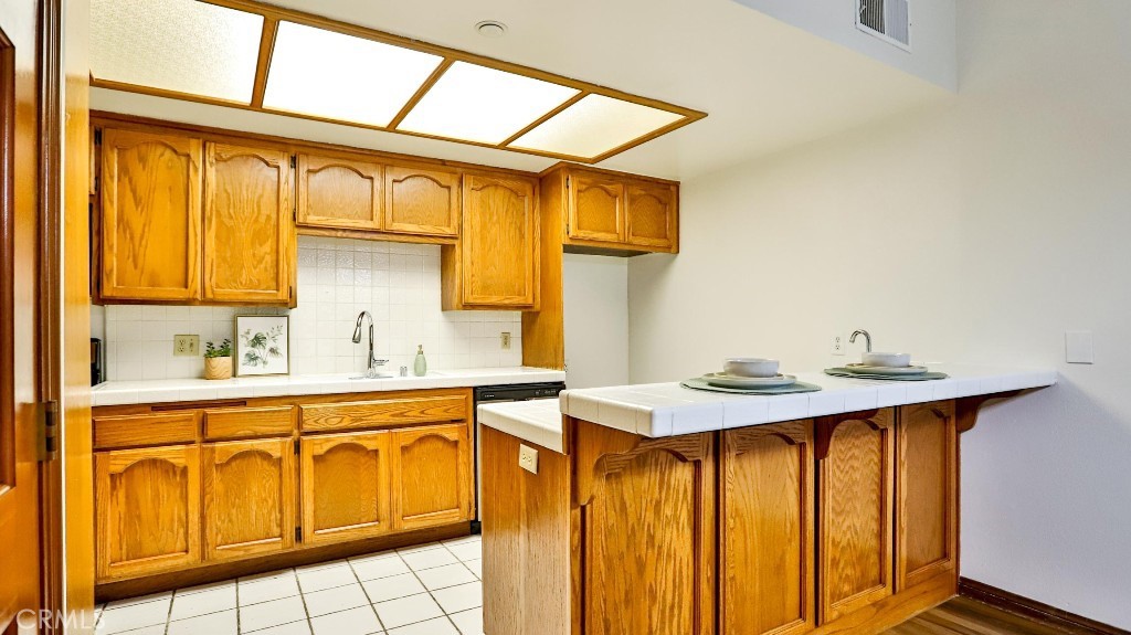 MLS #OC25260313 image #4