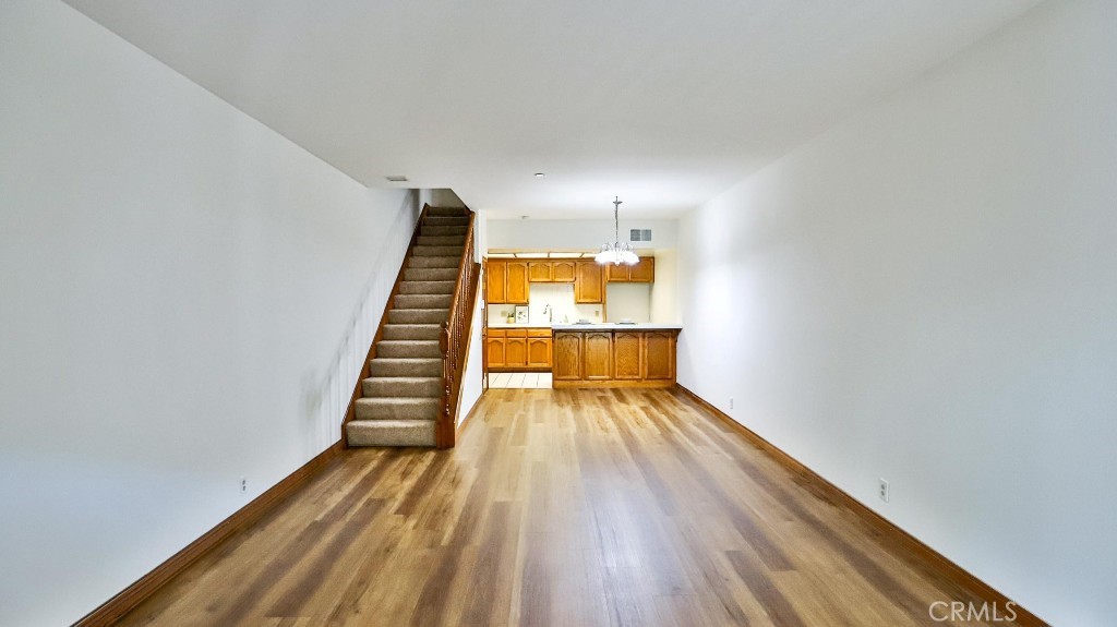 MLS #OC25260313 image #8