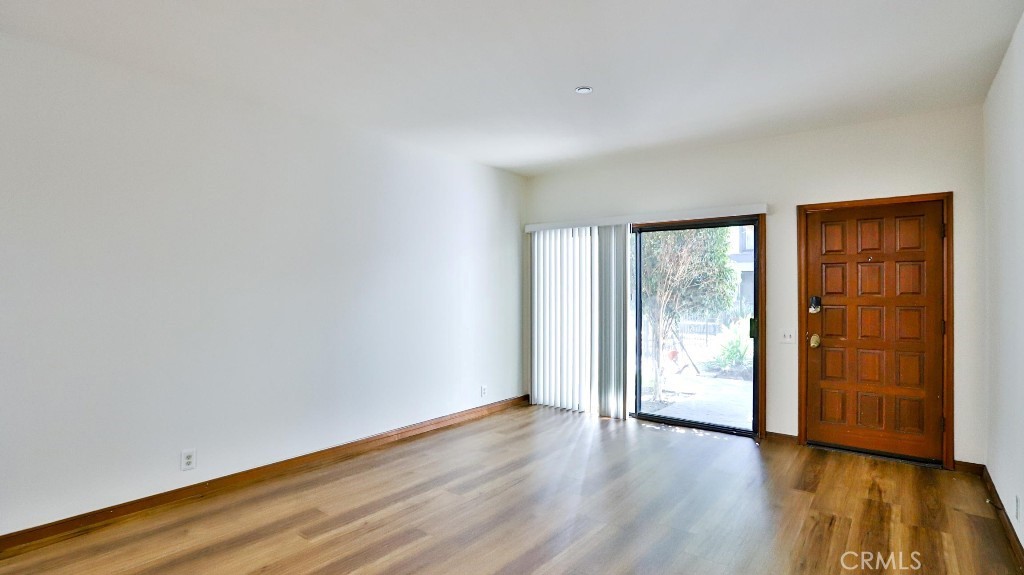 MLS #OC25260313 image #9