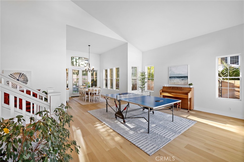 MLS #OC25260326 image #1