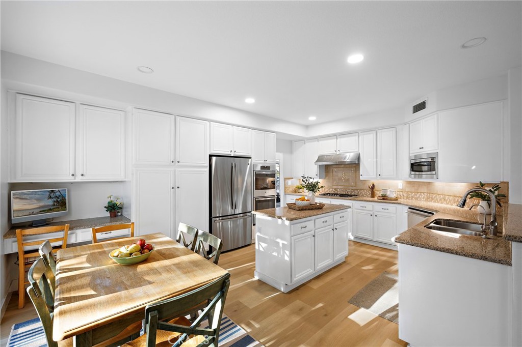 MLS #OC25260326 image #4