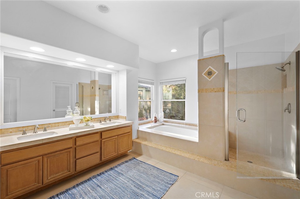 MLS #OC25260326 image #9