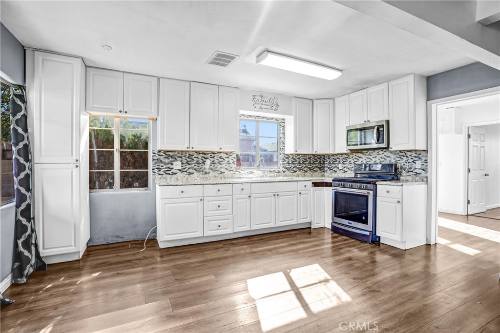 MLS #OC25260333 image #4