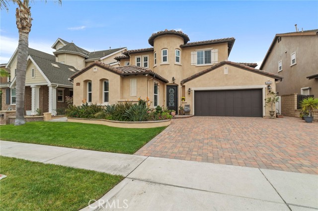 MLS #OC25260389 image #0