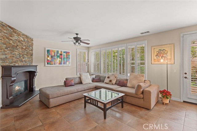 MLS #OC25260389 image #2