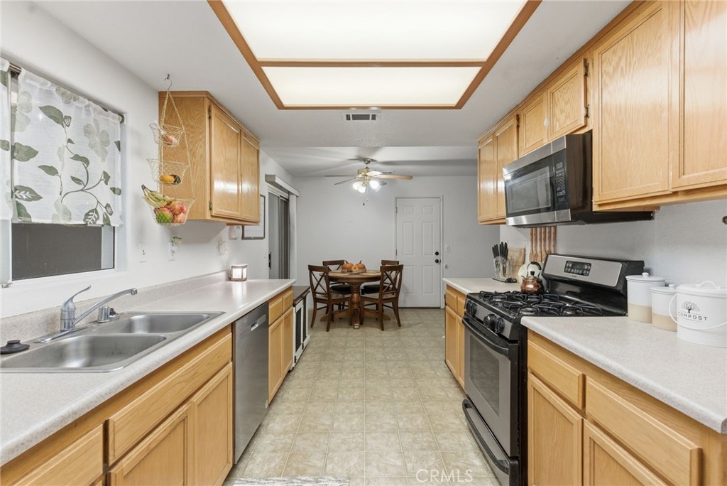 MLS #OC25260399 image #11