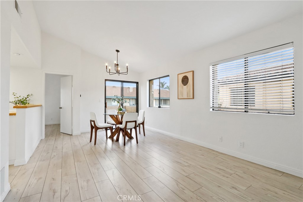 MLS #OC25260426 image #1