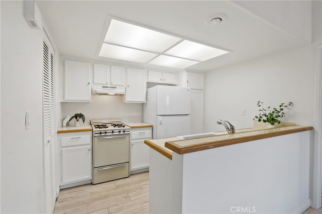 MLS #OC25260426 image #5