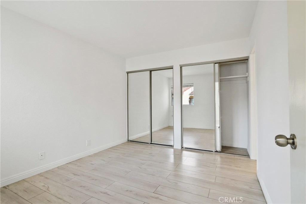 MLS #OC25260426 image #8