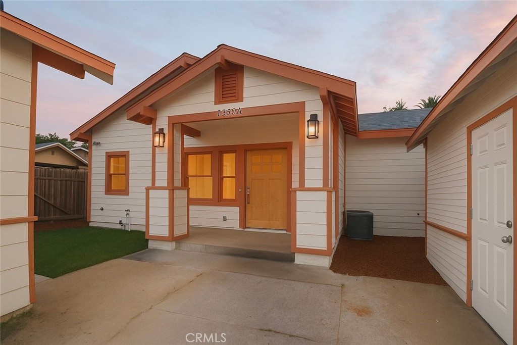 MLS #OC25260438 image #1