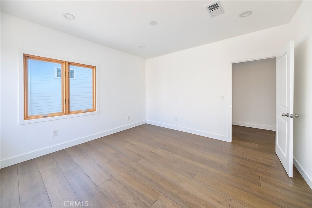 MLS #OC25260438 image #6