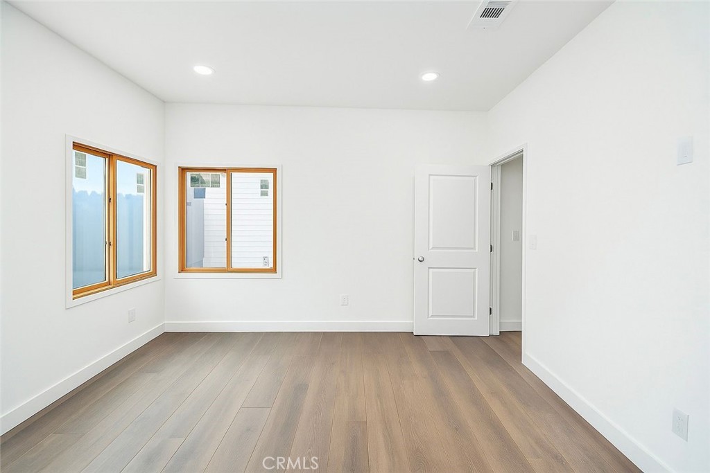 MLS #OC25260438 image #7