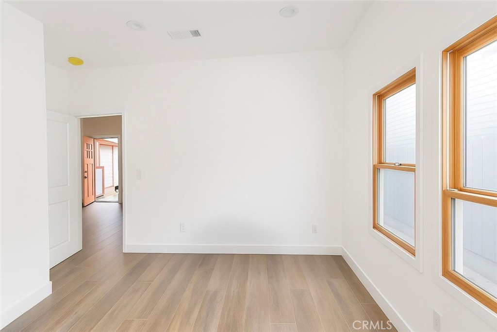 MLS #OC25260438 image #8