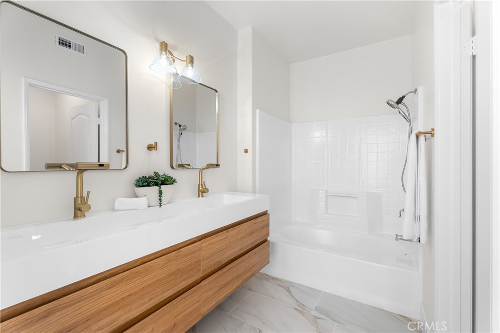 MLS #OC25260467 image #9