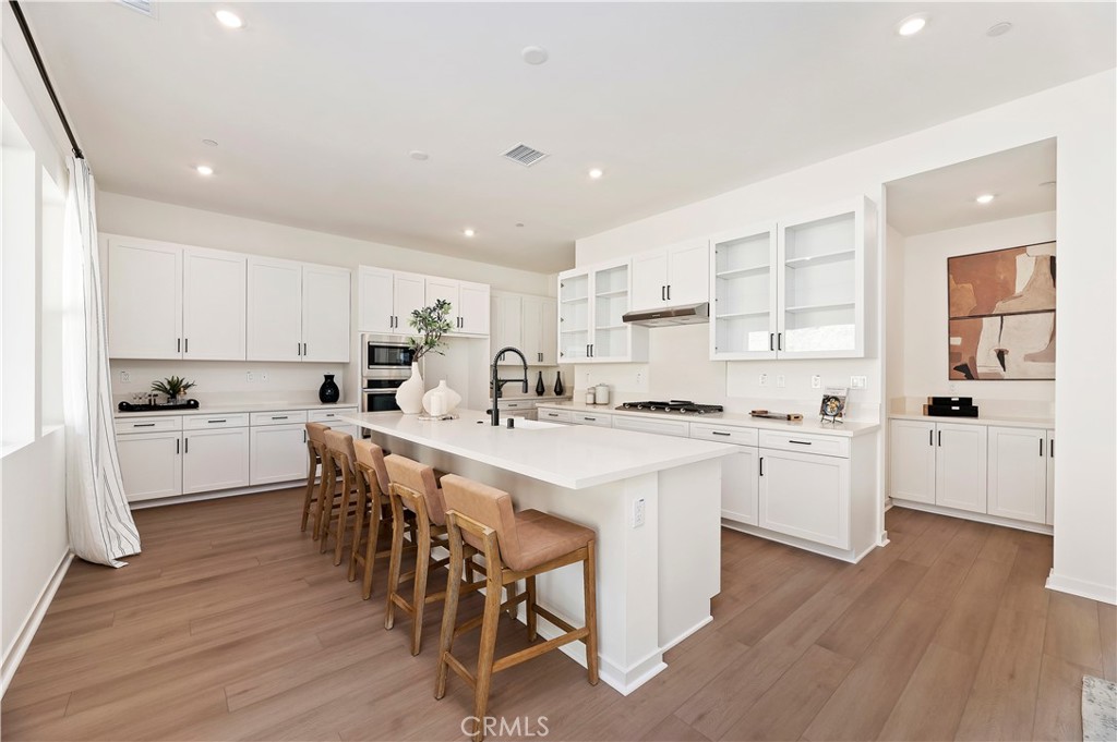 MLS #OC25260470 image #2