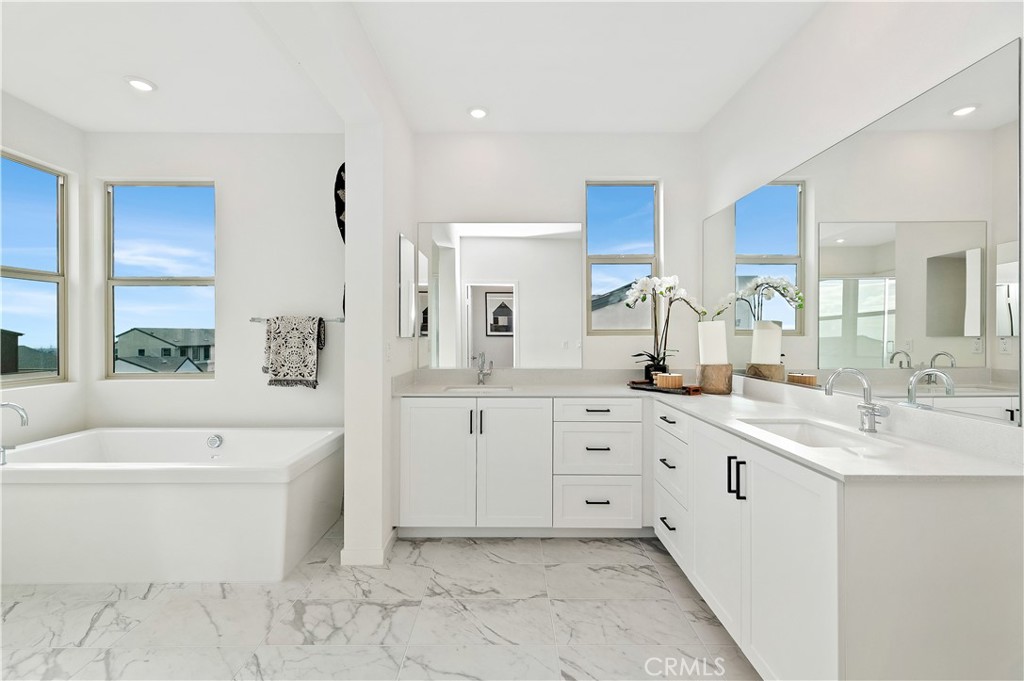 MLS #OC25260470 image #40