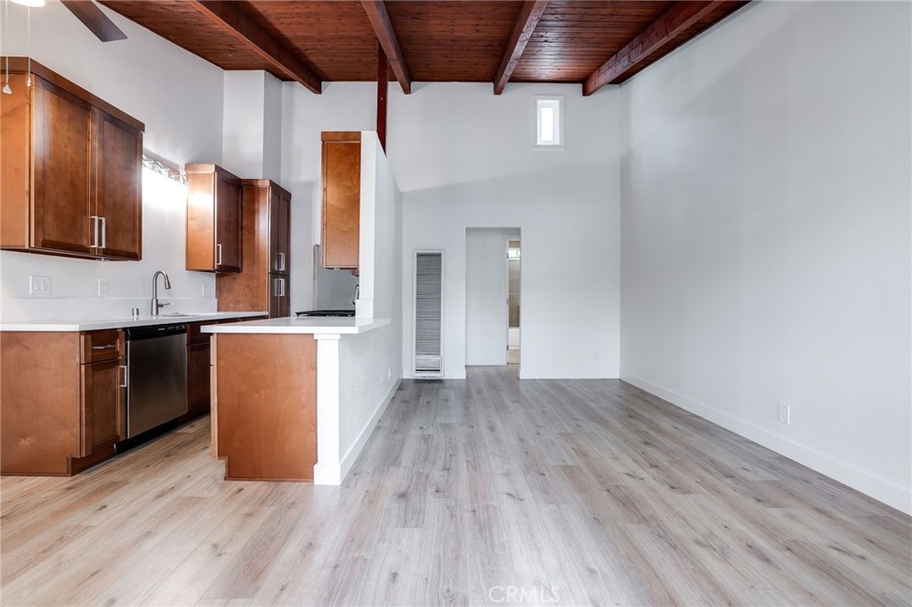 MLS #OC25260585 image #1