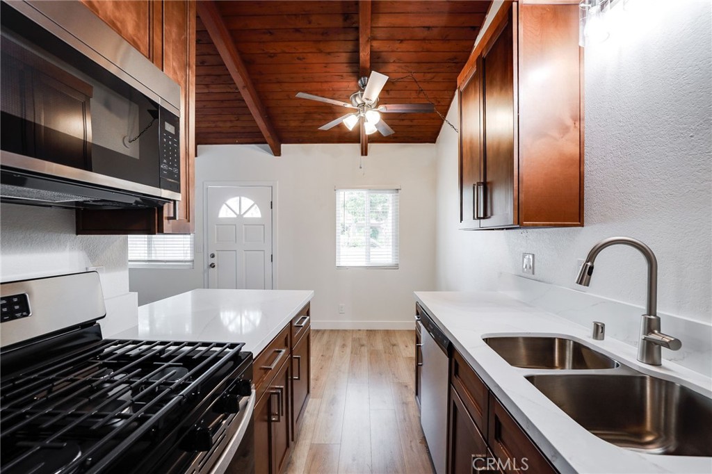 MLS #OC25260585 image #9