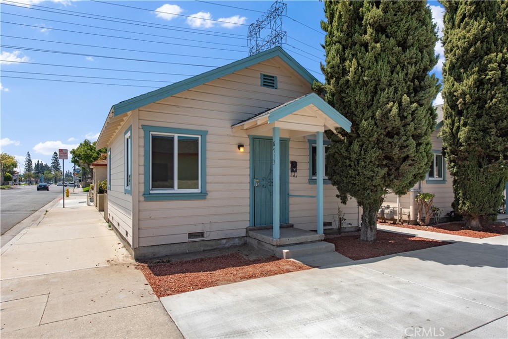 MLS #OC25260587 image #1