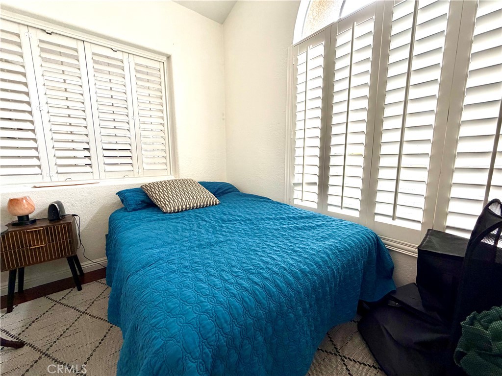 MLS #OC25260603 image #6