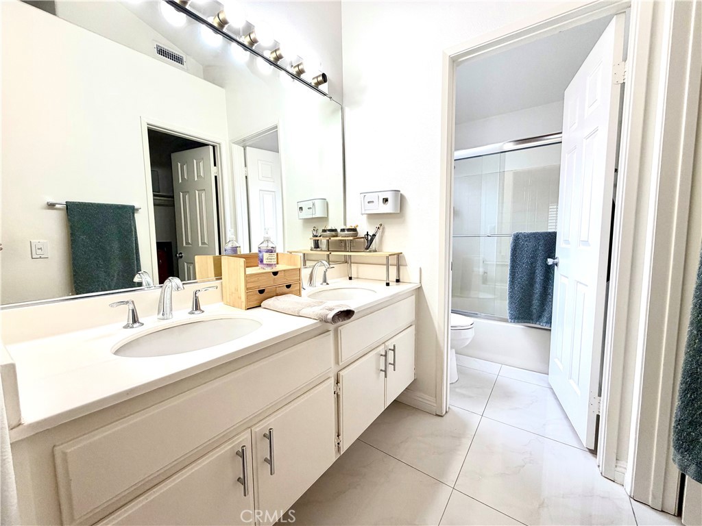 MLS #OC25260603 image #9